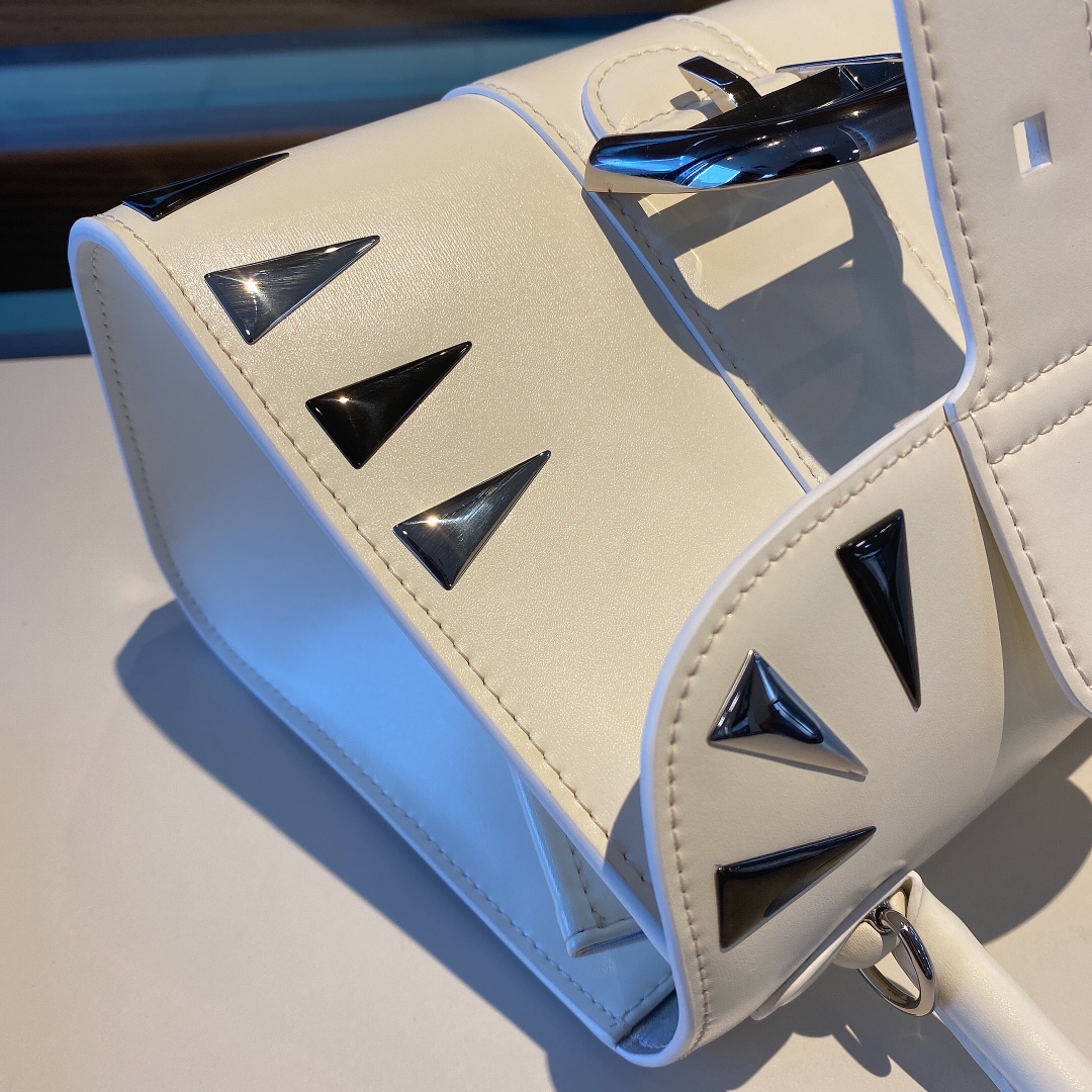 델보 브리앙 파이어워크 박스백